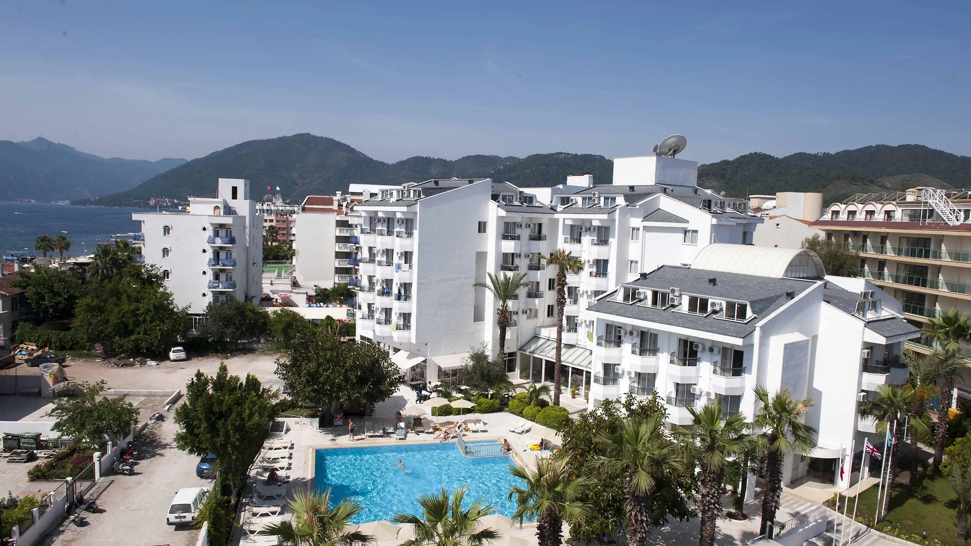 15 Smart Central Hotels Near Ataturk Statue Worth Booking