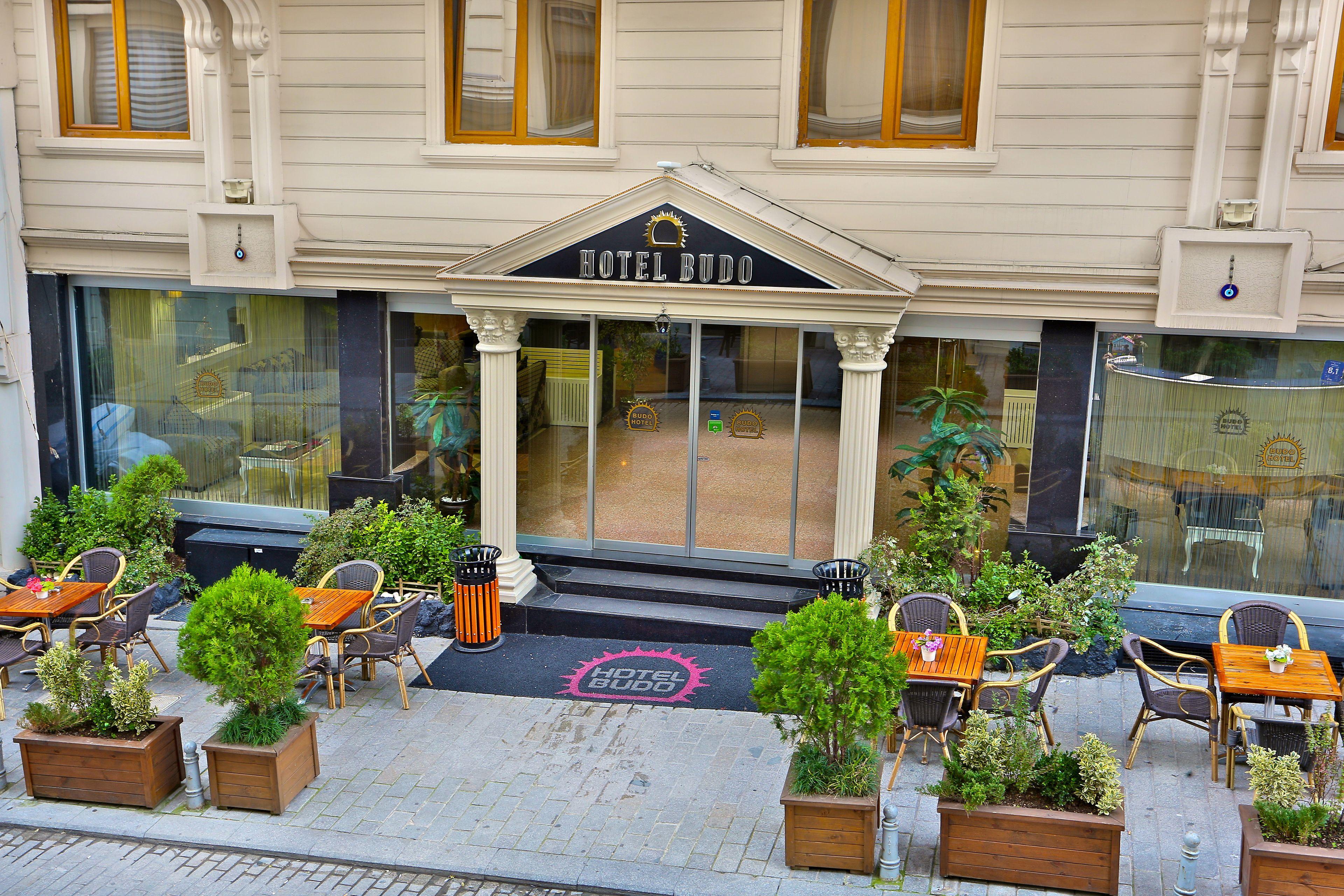 Staying in Sultanahmet: 15 Historical Hotels Compared