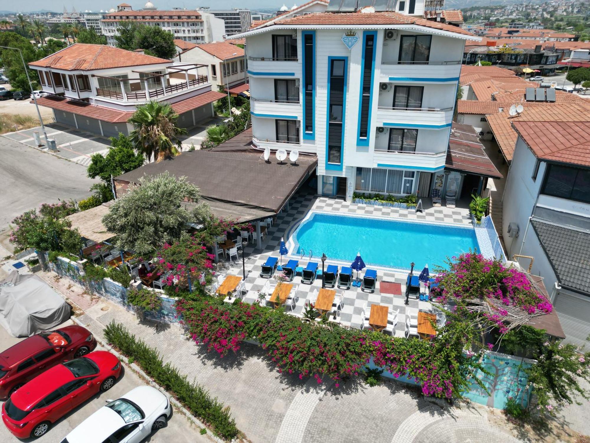 15 Family Hotels Near Apollo's Temple Side Worth Booking